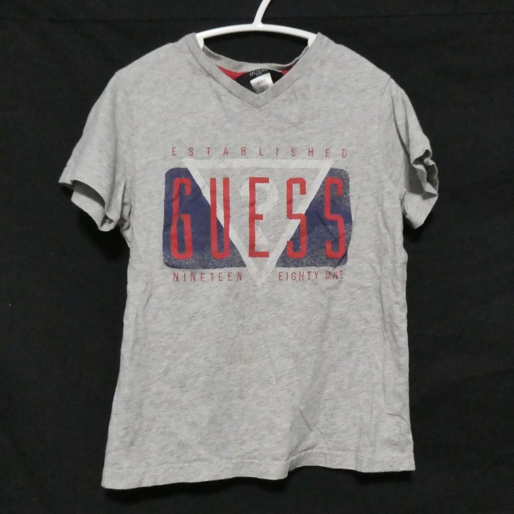 GUESS KIDS medium (5-6) V-neck graphic tee, 100% cotton, GUC